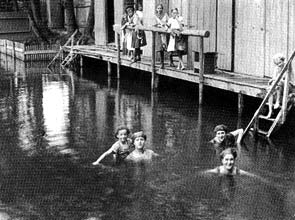 Badevergnügen um 1910